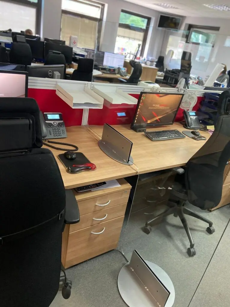 Desk screen seperator