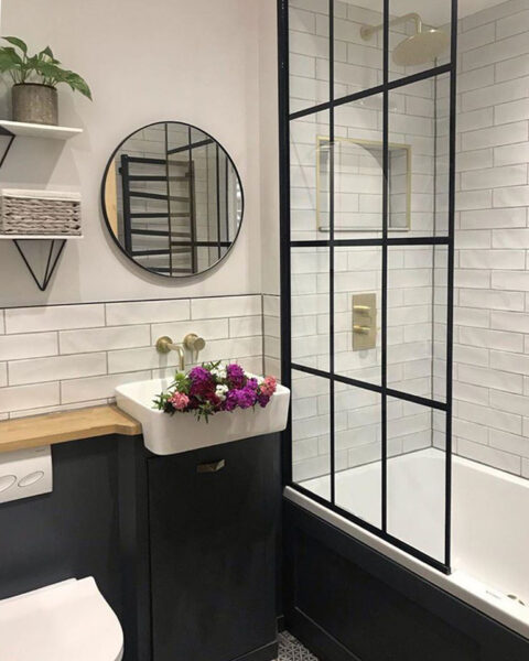Glass shower screen black frame